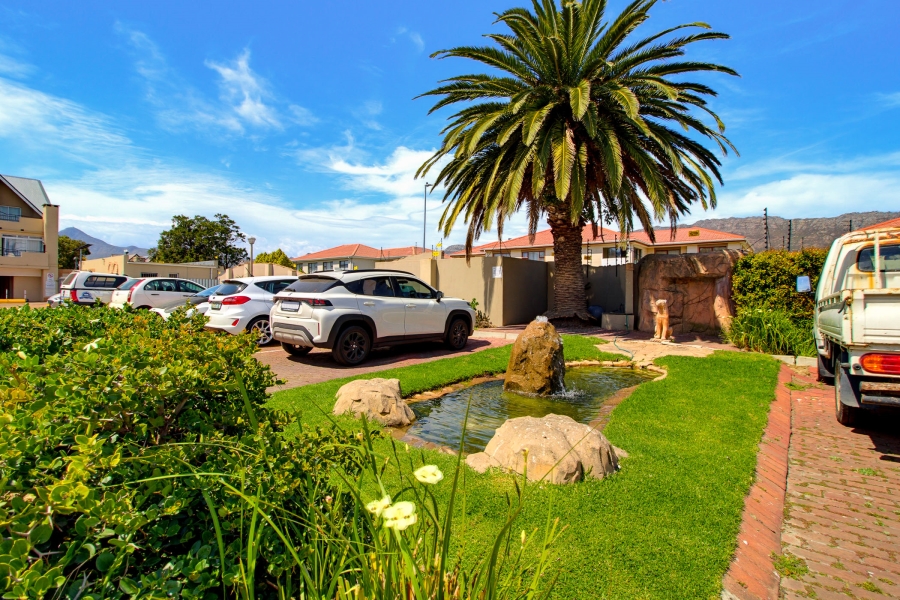 1 Bedroom Property for Sale in Whispering Pines Western Cape